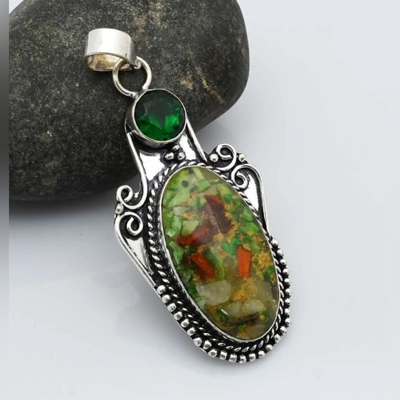 OYSTER TURQUOISE/GREEN QUARTZ PENDANT - Picture 3 of 3